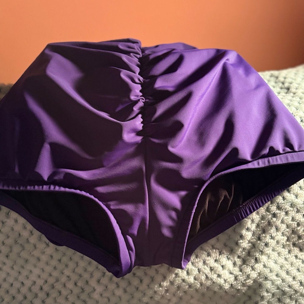 🩱🩱Purple Ruched Women’s Swimsuit Sz 14 Tummy Control, Unbranded. GUC 🩱🩱 - Picture 6 of 9
